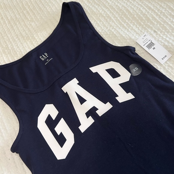 GAP Tops - GAP basic tank top